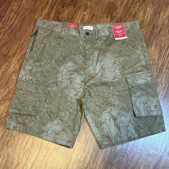 Signature by Levi Strauss & Co. Other - Levi Strauss Signature Men’s Shorts Camouflage Size 42 Cargo Shorts New